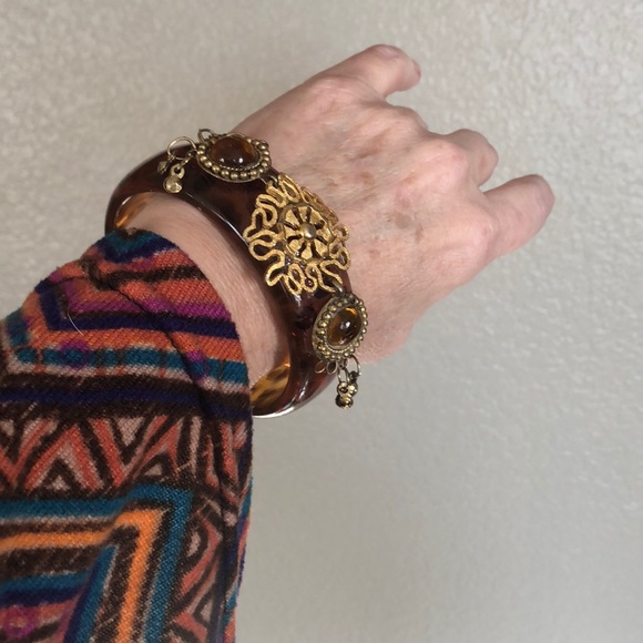 Women’s Faux Tortoise Shell Bracelet upcycled - Picture 2 of 8